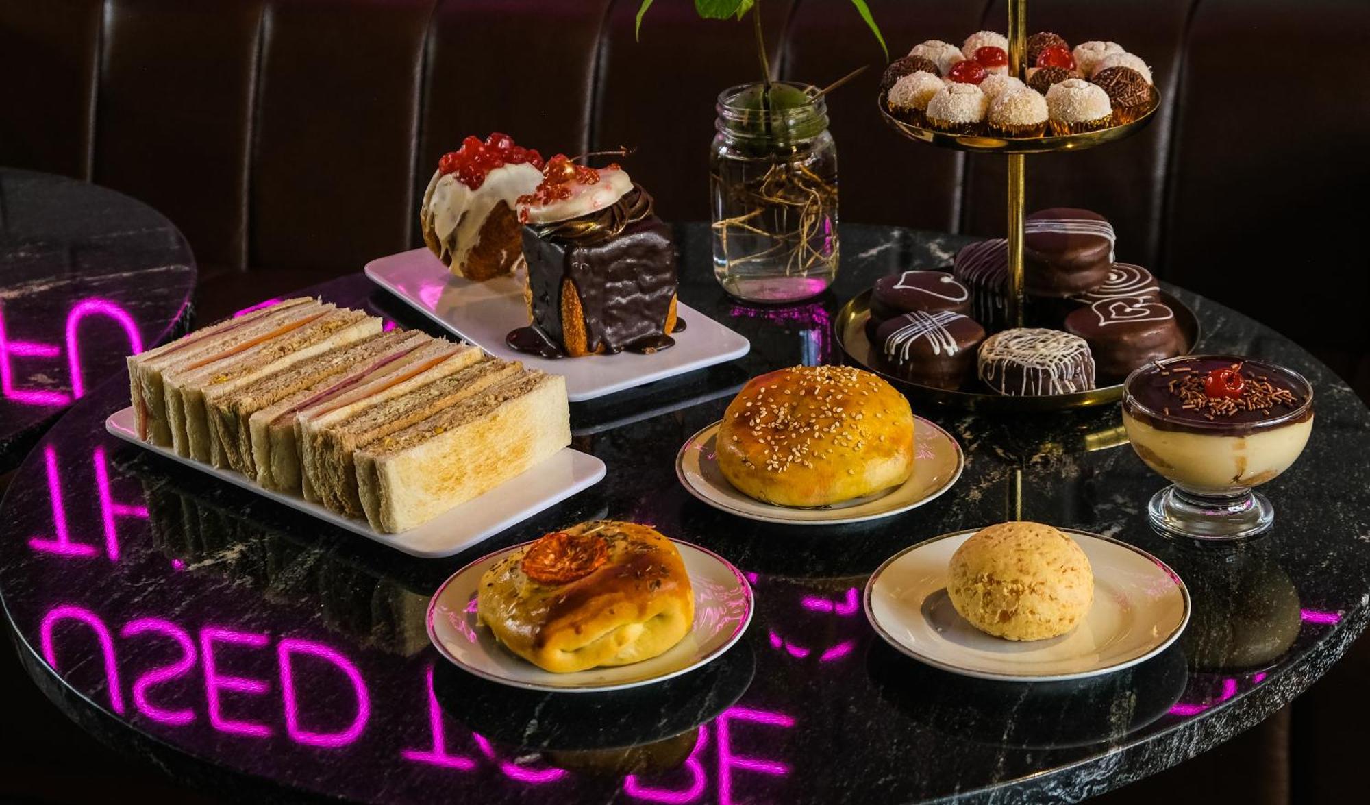 Cosmopolitano Hotel Boutique 산타 크루즈 드 라 시에라 외부 사진 Afternoon tea at the London Hilton on Park Street