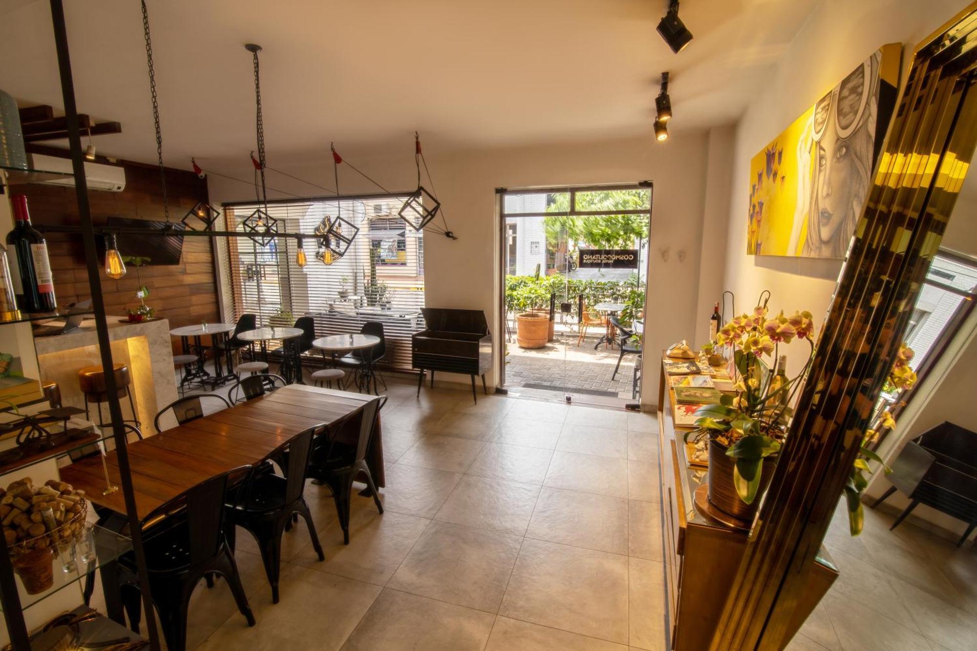 Cosmopolitano Hotel Boutique 산타 크루즈 드 라 시에라 외부 사진 Interior of the restaurant