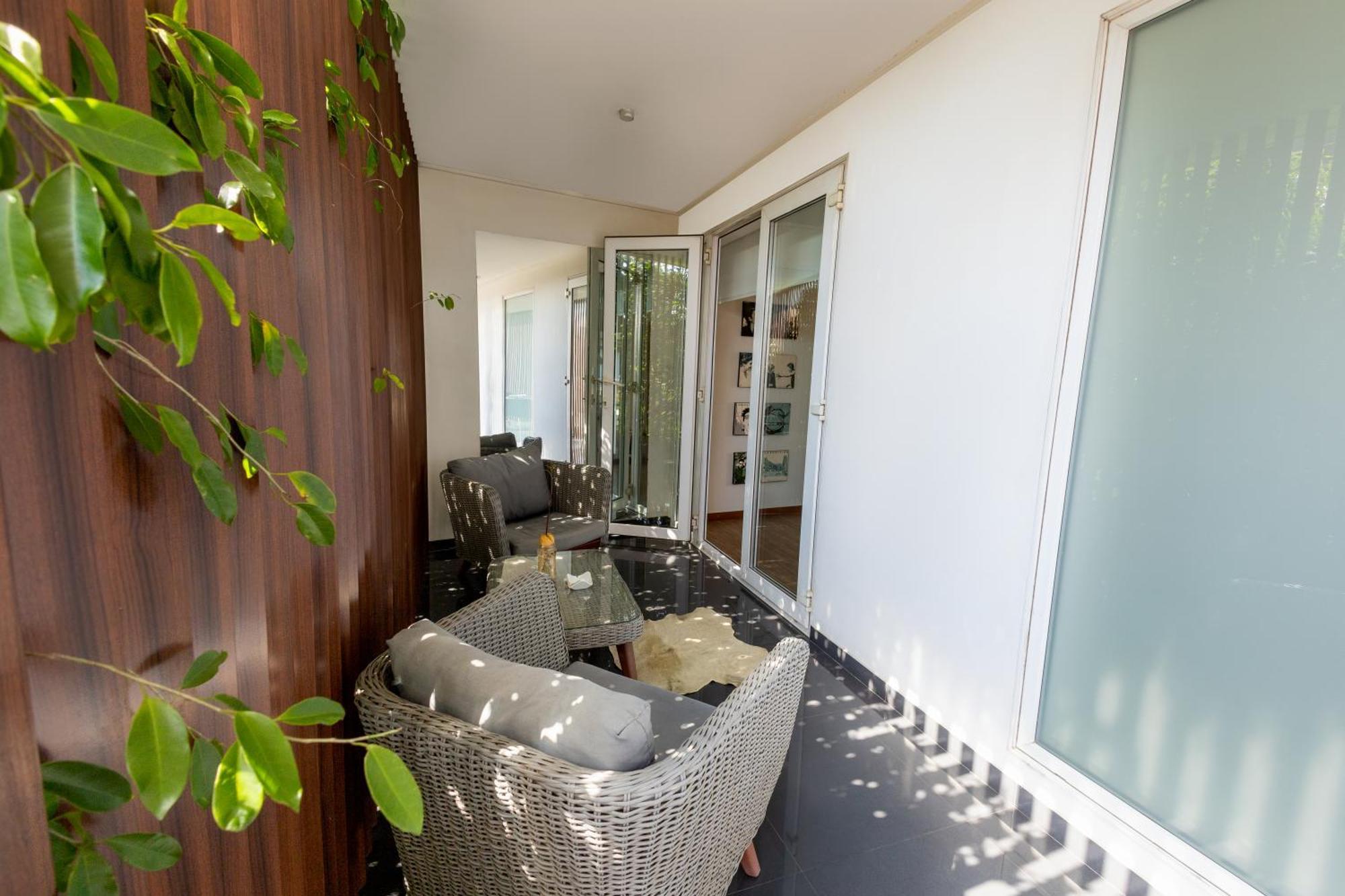 Cosmopolitano Hotel Boutique 산타 크루즈 드 라 시에라 외부 사진 A balcony in a residential building
